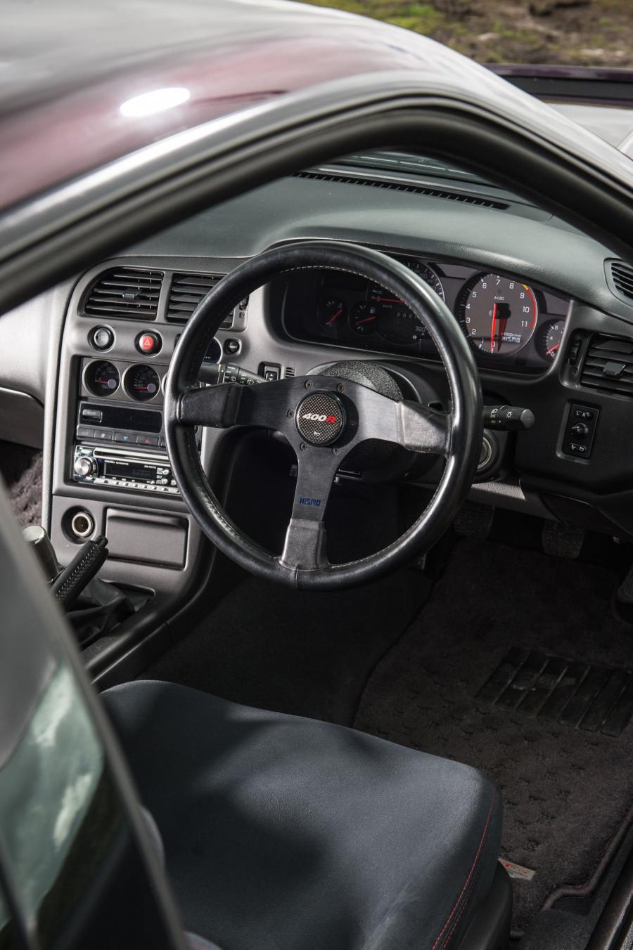 Интерьер Nissan Skyline GT-R 400R by Nismo (BCNR33) 1997 года  (фото 3 из 12)